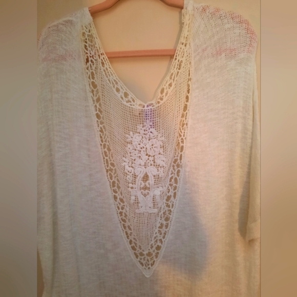 Alya White Crochet Kimono - Picture 7 of 9